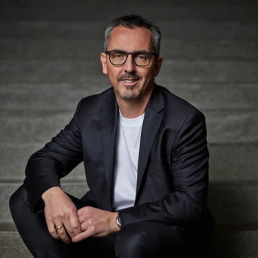 211221 Portrait J Post 929